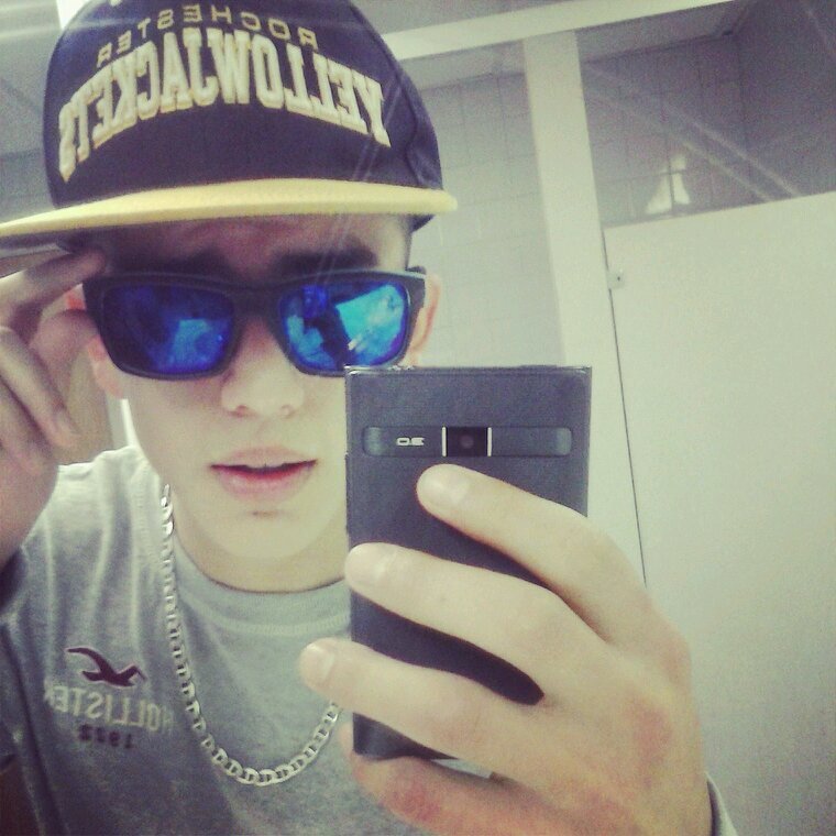 Snap chat: guerreomar21 follow me and I follow you back.