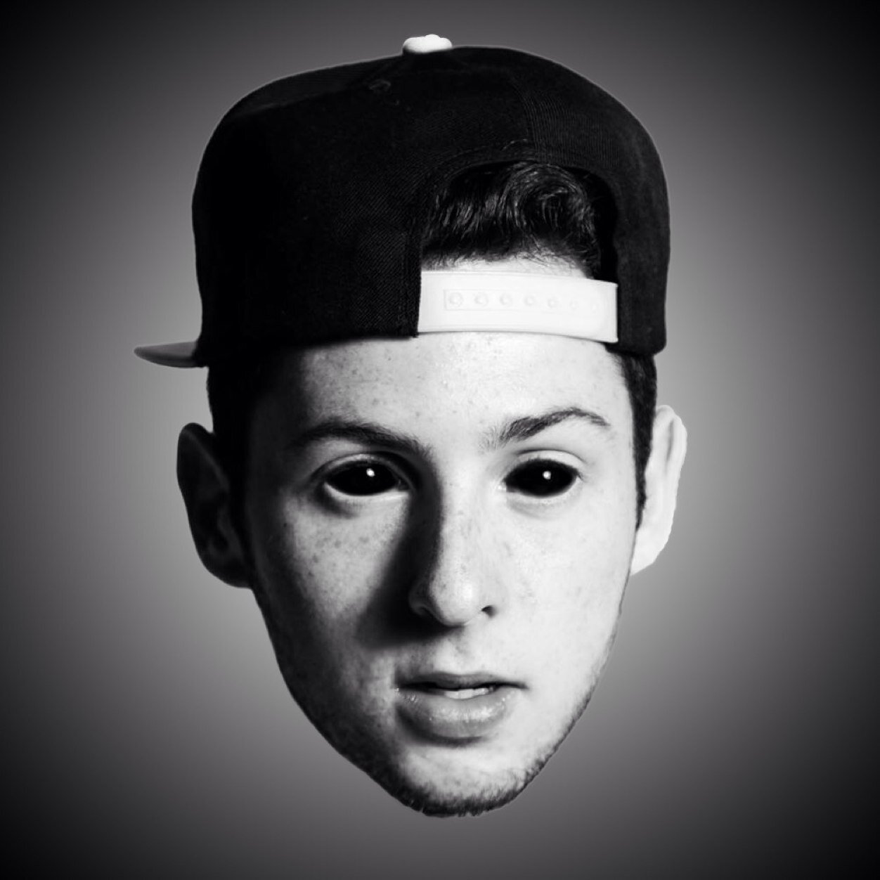Designer/Animator/Creative Director with focus in motion graphics and VFX. NickyPockets- Pockets make me feel safe