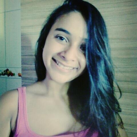 Descobri que meu sorriso é poderoso.Ele pode deixar alguém feliz, outros tristes, alguns com raiva e muitos com inveja!!!
