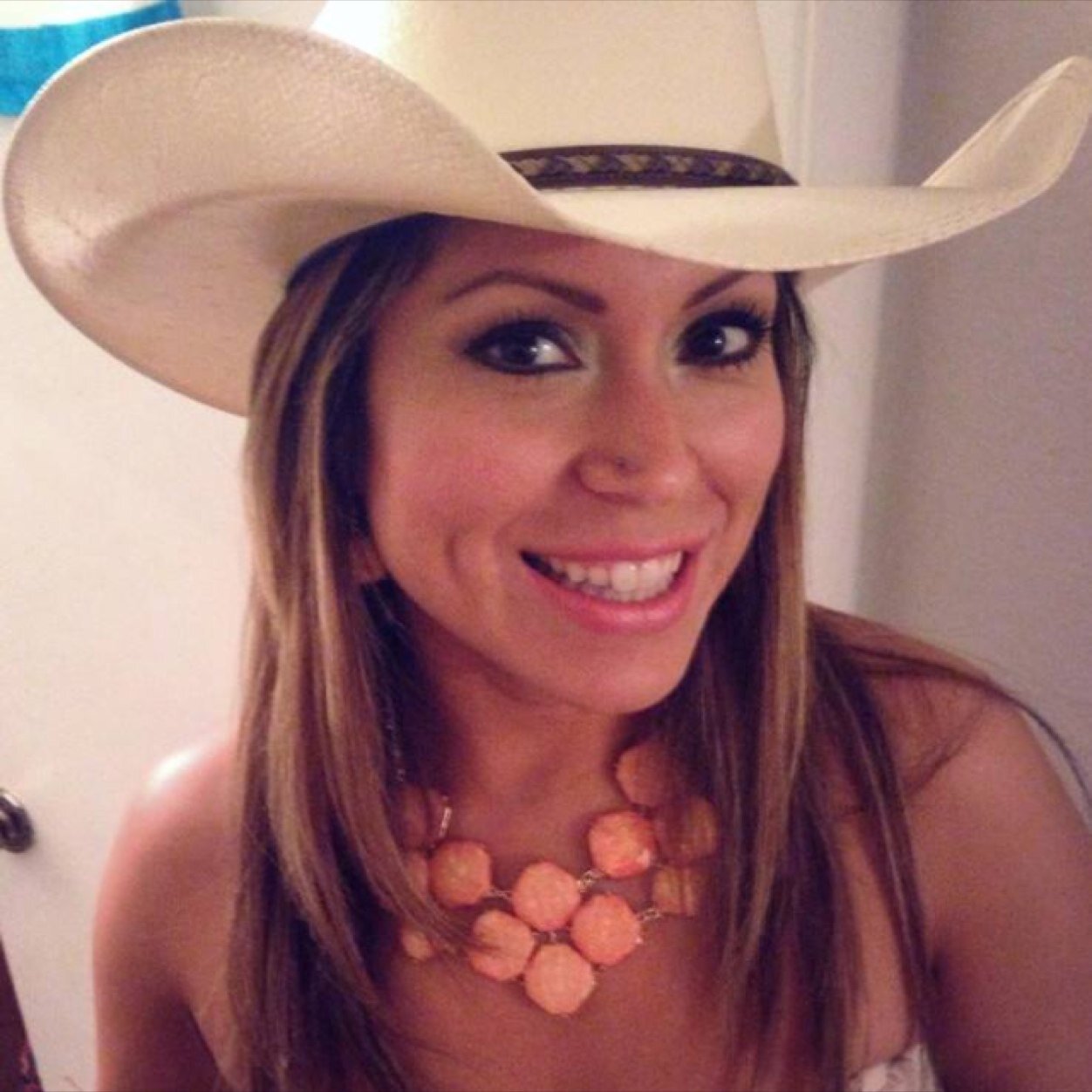 georgierocha's profile picture. The fountain of youth is using sunscreen, not stressing & laughing everyday