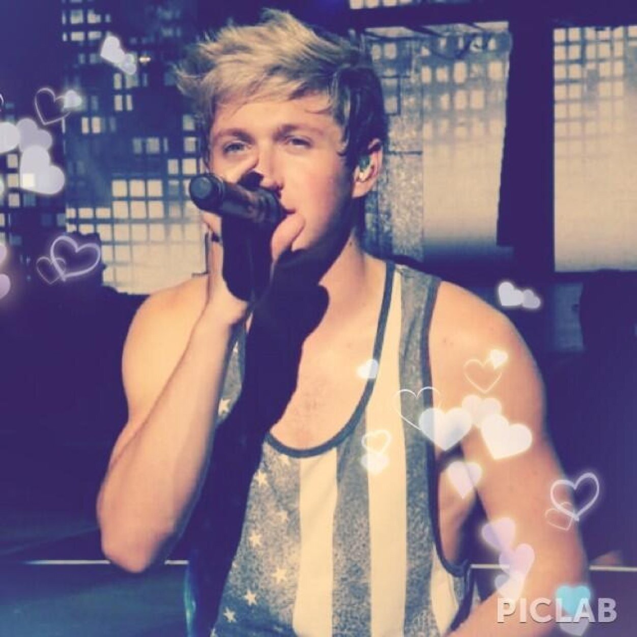 weloveNi's profile picture. Pretty please follow @ashlyn_103363 shes a directioner  
Thanks gorgeous