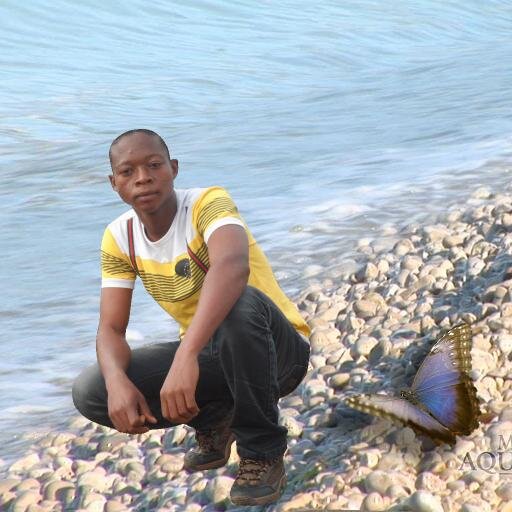 je m'appel:Modestisha Safari agee de 23ans fils de Modestin et Marie je suis orphelin dela mere je suis dans la famille de 7enfants ,diplome en P.G