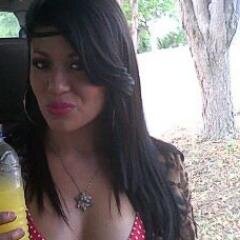 AngelaMart30's profile picture. En Dios pongo todos mis sueños y cubro a mi familia en su manto.. Feliz