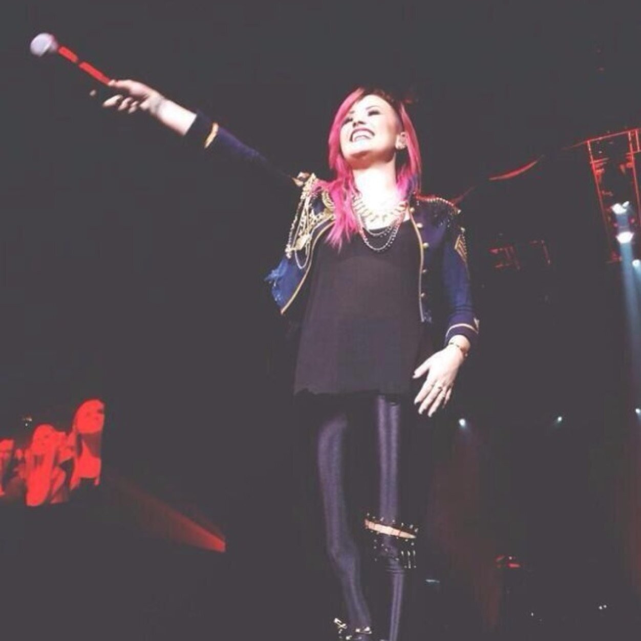 I GAVE YOU A FREE FOLLOW SO FOLLOW @jlsmydrug FOR ME PLEASE