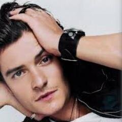 22 años,vengo por trabajo,actor  de profesion pero en mi tiempo libreme dedico a la psicologia porque es lo que verdaderamente me gusta. Como soy? Conoceme!