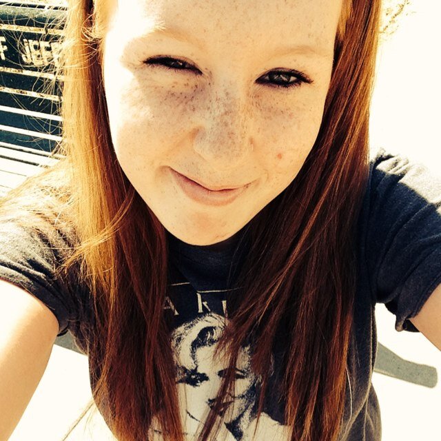 19. Student & waitress. 90's babbbbbby. I like that money babyyyy. I follow back!