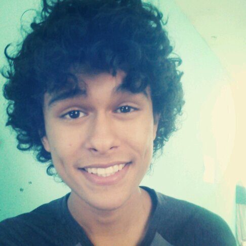 Hola me llamo Luis y hago videos en Youtube :3
