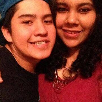 HrNelda's profile picture. No te confundas, no quiero que me hagas feliz, quiero ser feliz contigo