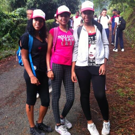 Yo soy Loca,G-vii y Un Poquiito rara|Me Dicen que me la doy mucho porque con Cualquieraa No Trato, pero mentira es que asii soy yoo !:D