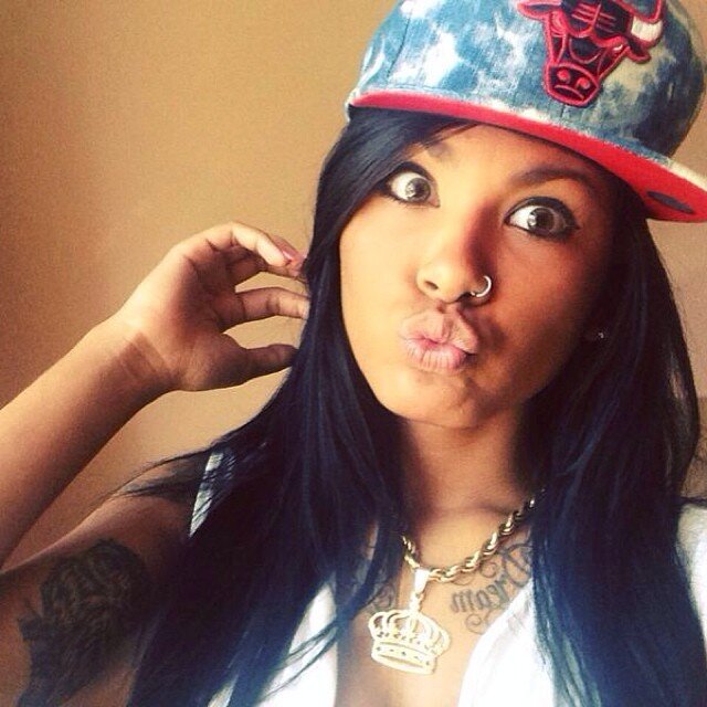 Não julgue a Mc Pocahontas se vc não conhece a Viviane Queiroz... Aqui é família PL então respeita comédia ;) BY @Patriciaaap11