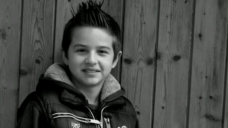 Alexbook3's profile picture. mon rêve ? monté sur scène avec @kevadamsss