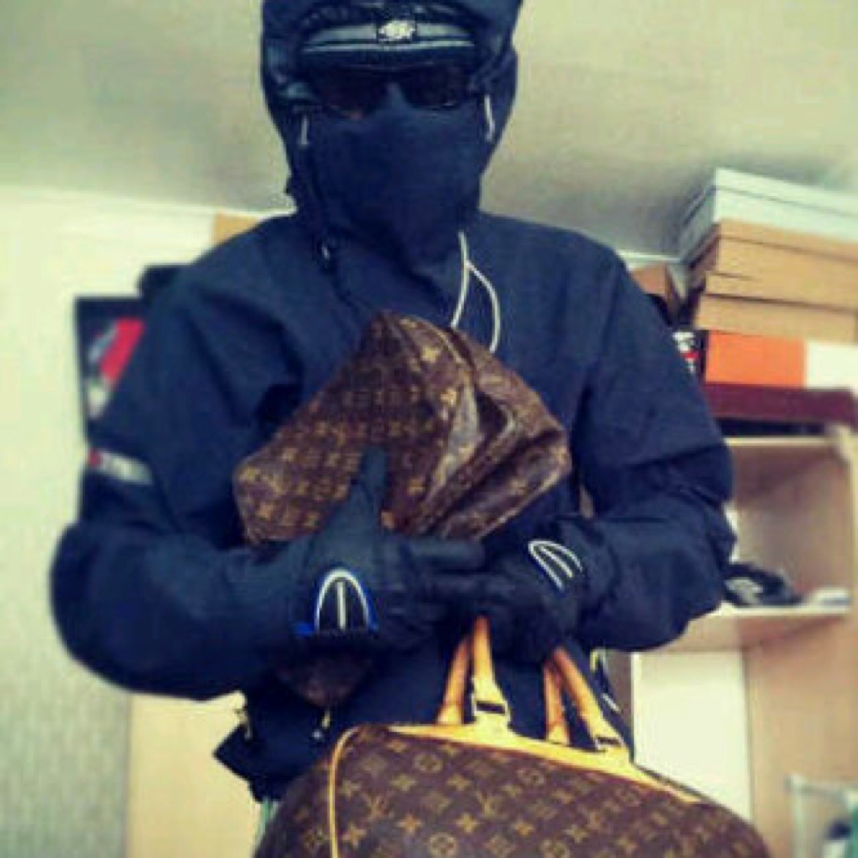 Kavan_mutd's profile picture. Follow me and ill follow back
Follow me on insta @kavanmutd