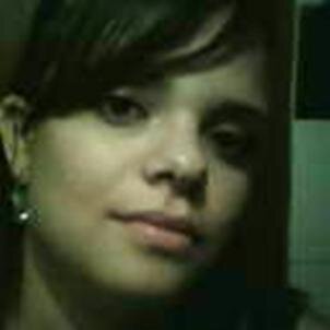 Estudante de Psicologia, complexa e sonhadora. Com todo perdão da palavra, eu sou um mistério para mim.