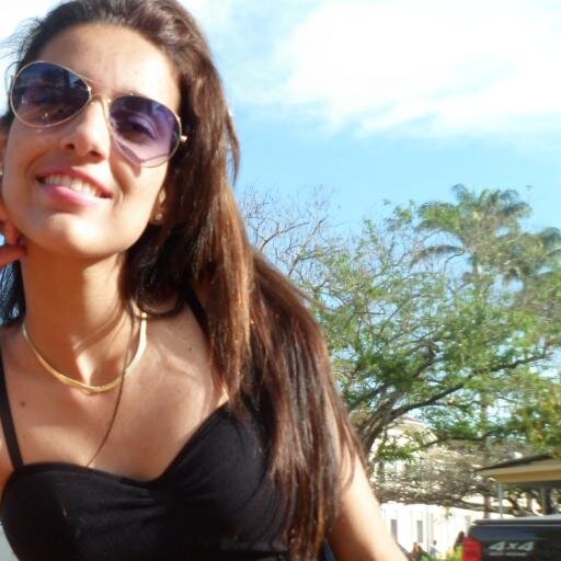 x   Nossas dúvidas são traidoras e nos fazem perder o que, com frequência, poderíamos ganhar, por simples medo de arriscar !