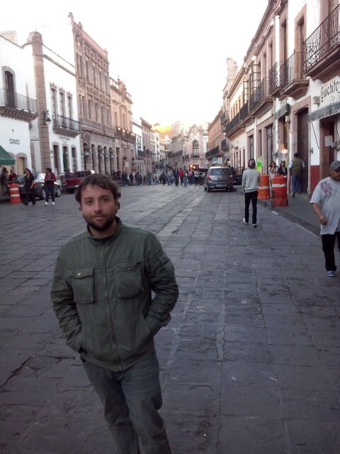 A veces tuiteo. Chilenx migrante en la Ciudad de México. Enamorado de @robatiempo. De Conce. Politólogo. Estudiando la Maestría en Políticas Públicas UAM-X