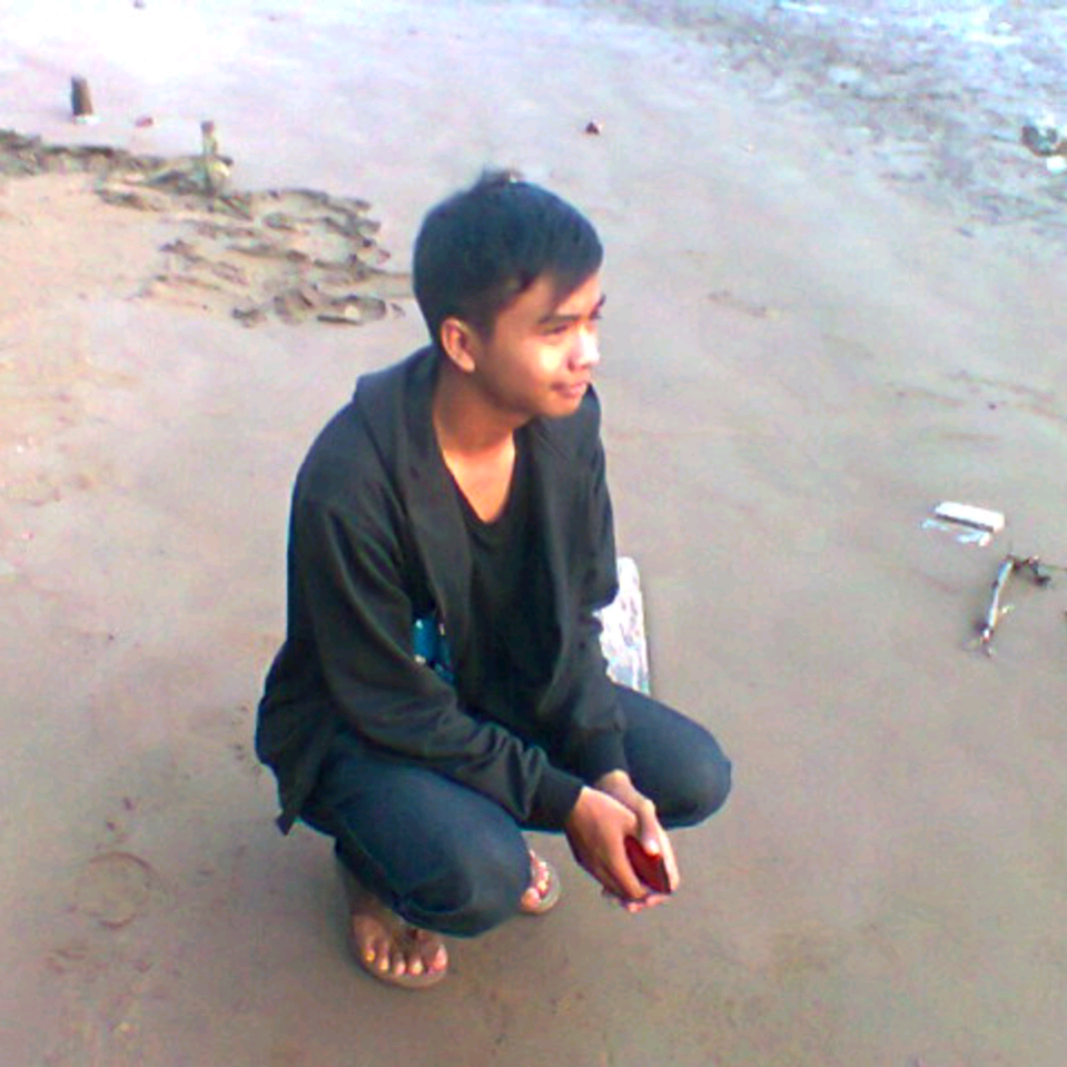 reasegnal's profile picture. 