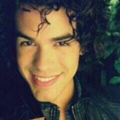 Me apaixonei pela sua voz de anjo
Seu cabelo de anjo
Seu jeito de anjo 
Você é um anjo que me tocou com a sua música.
Você existe em mim
Since :27/10/13