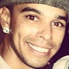 22 anos , Solteiro , vascaino , capricornio , Louco , Humilde , Eletronica , Pagode , e Rap , Respeito pra ser respeitado smp ! ;p