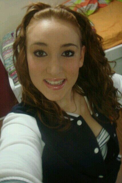 soy divertidaa y me gustaa sacarlee unaa sorisaa a todoo el mundoo que veoo