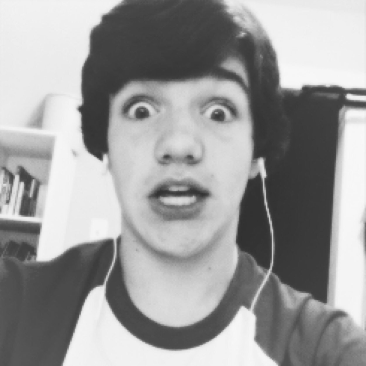 TE DEI UM FOLLOW GRATIS ENTAO VC PODERIA SEGUIR A @stylsuckz ELA ESTA EM META E SDV E SO PEDIR