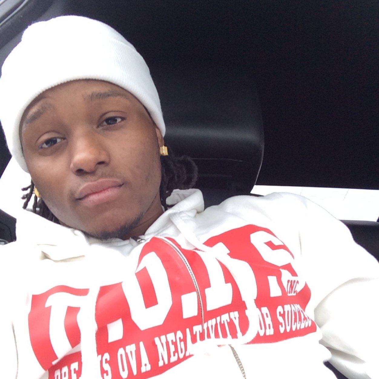 Young successful full of potential careless about others opinion about me stay true to myself an others.. I want it all plus more Follow me on IG #Smuve_1800