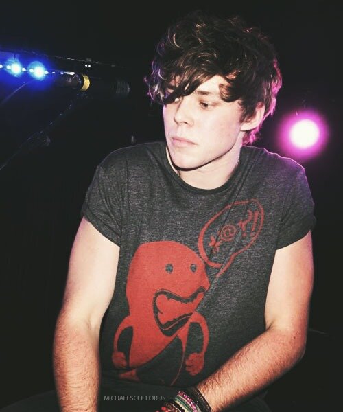 cliffocandy_'s profile picture. PLS FOLLOW @GUNSNHEMMO