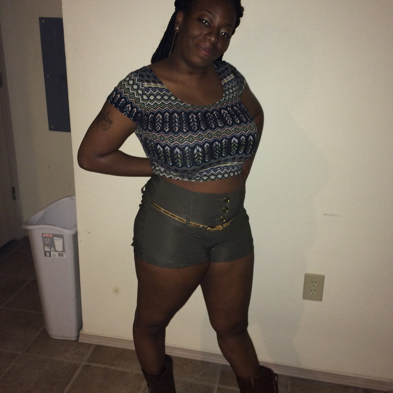 Mii name is Ashley..iam a outgoing person and ii dnt take no ish from nobody.. If yuh wanna kno sumthanq eles juzz ask.. ..♥ Ashley ♥ ..