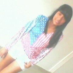 Una chica cursi y enamorada.