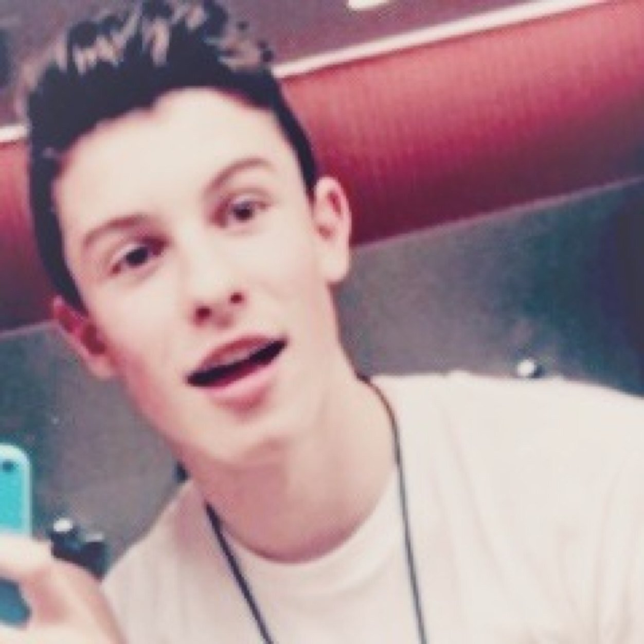 AYE GO FOLLOW @nouisftmendes BC SHE GAVE YOU A FREE FOLLOW ♡