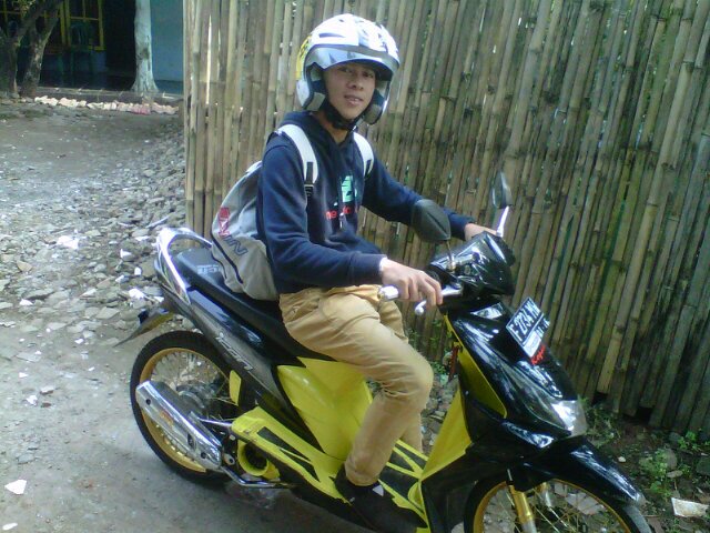 BastianAdhe's profile picture. Pekerja keras , Hobi modifikasi motor |Seorang Madridista, dan sayang terhadap keluarga | 326211a8 | cp:089601613627