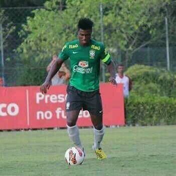 Jogador na empresa Sport Club Internacional e Seleção Brasileira.