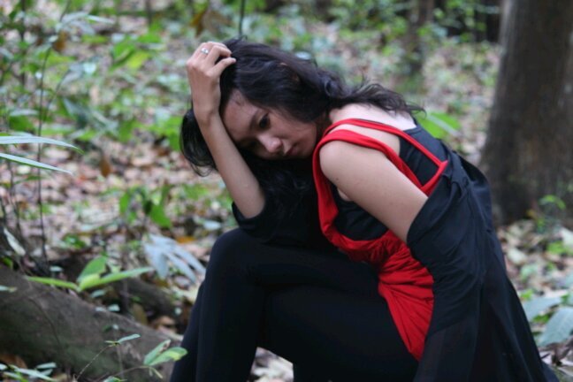 biarkan rasa yang menggetarkan ini menjalar pada tubuhku...
°\(^▿^)/°