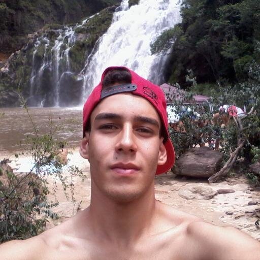 Se o barato é loko e o processo é lento , No momento, Deixa eu caminhar contra o vento ♫