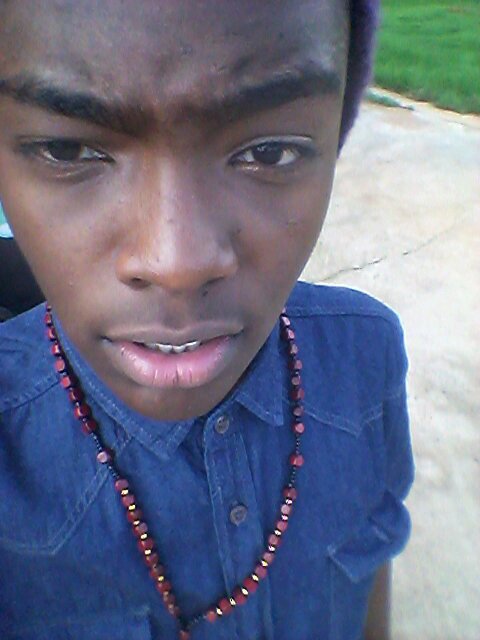 I'm an enormous Drake Fan|Im in to Hip Hop n RnB..n I'm a really nice person to have around..(+-+)..once u get to know me well..;)
