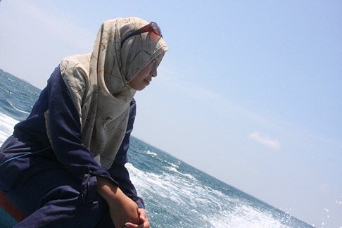 jika dunia memberimu sribu alasan untuk menaggis, maka tunjukan kepada dunia bahwa kmu punya seribu cra untuk tersenyum. . .