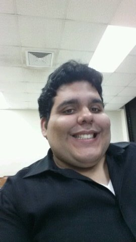 Revolucionario, defensor de los animales, Estudiante de Leyes y Letras, Actor de Teatro, Negocios, Emprendedor, ahh y soy Encantador.