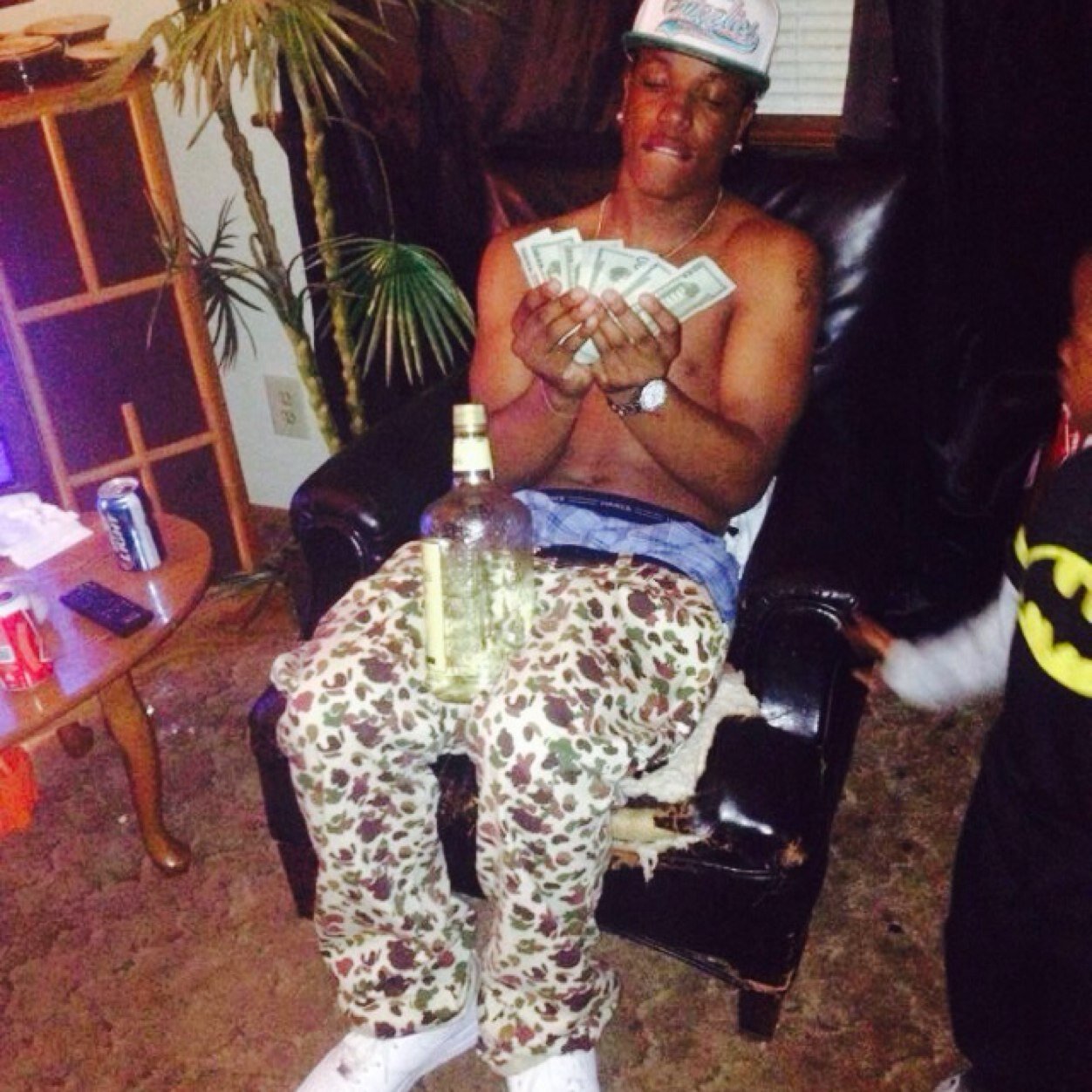 I jus do me and if u dont like it den fuck u.... Hard life and still chasing betta days!! In GOD i do trust! #GOE! #Grind Hard!! #Free DB!!