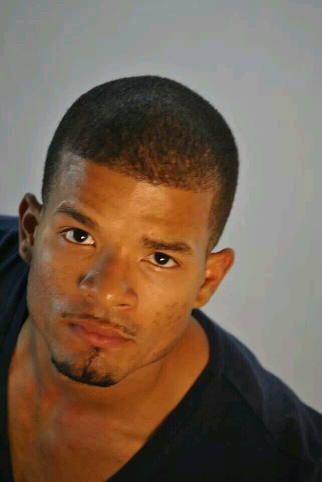 Actor, Singer, Model, and Graphic designer looking to NETWORK #LETSCONNECT