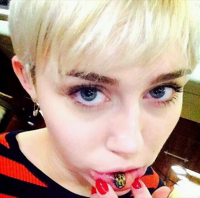 beriirindha's profile picture. musik is life me...miley cyrus bangerz always together