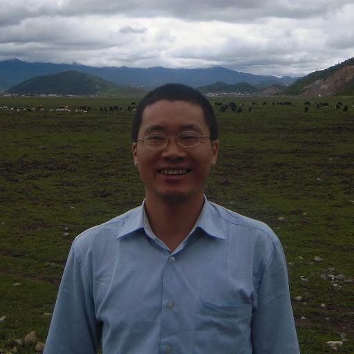 我请读者同我一起向真理的上帝祈祷，求他赐给我思想、言论和行动中的非暴力的恩典---甘地。71年生于湖北江陵弥市镇。93年从高分子材料专业毕业后到汕头工作，98年开始到广州做律师，因多次参与维护人权的工作于05年被当局迫害失去律师执照。现为中国公民不合作运动的首倡者和积极推动者。住广州沙太路麒麟岗南路一号。