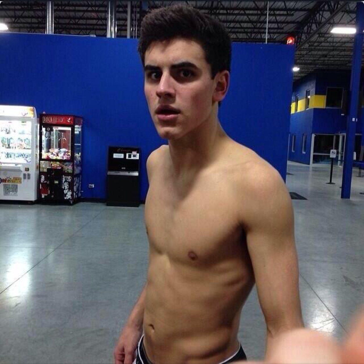 HEY BEAUTIFUL YOU JUST GOT A FREE FOLLOW CAN U PLEASE FOLLOW @Heynashhey please!!!!1! thank you!! love ya