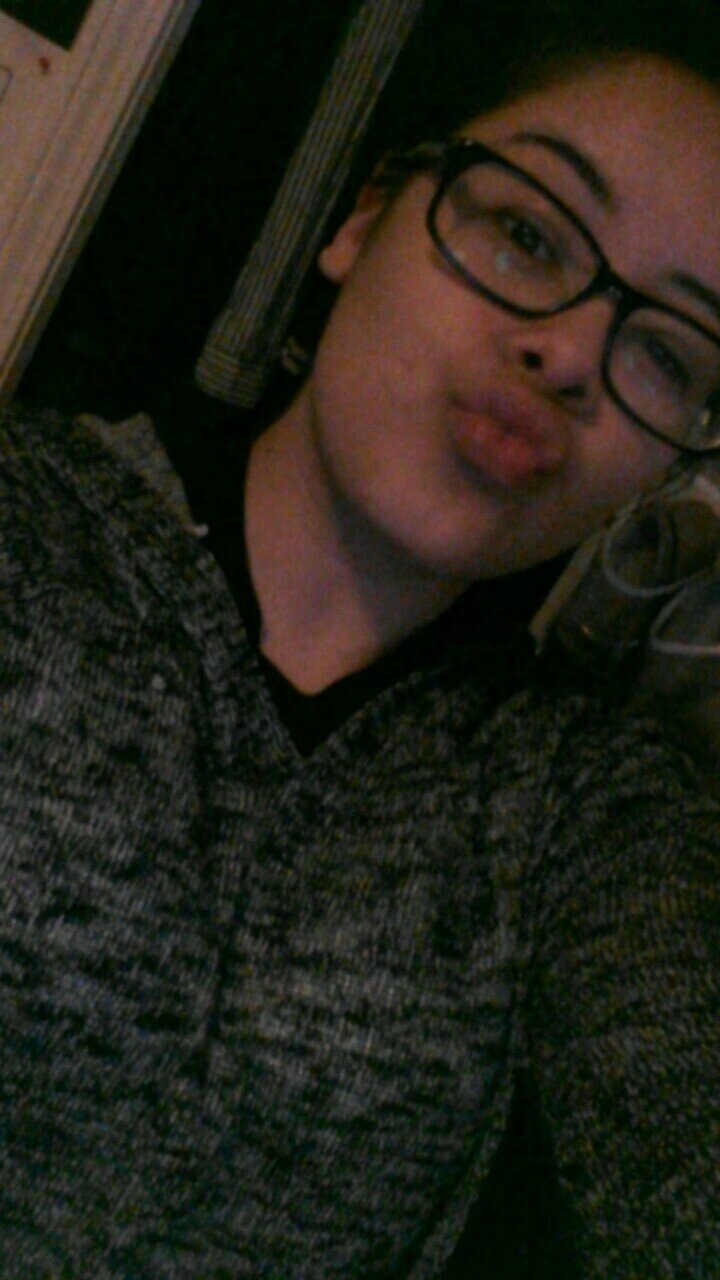 Beth's the name | Yhs | class of '16 | Junior | champagnebeth on ig |  #airhead | #DRAKE |