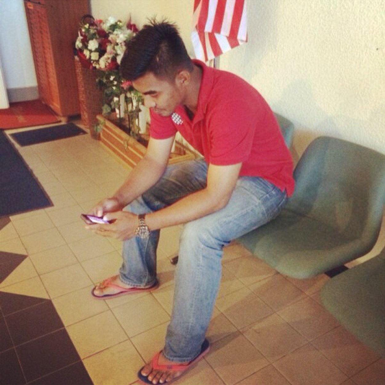 azmy901's profile picture. happy to life