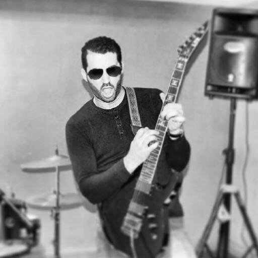 Informaticien, Guitariste, Cinéma, Photographe, Sport