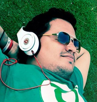 arquitecto y programador de sistemas,ilustrador de mangaka ,diseñador grafico,teoterapista del centi...un hombre creativo novedoso, trabajador y emprendedor.