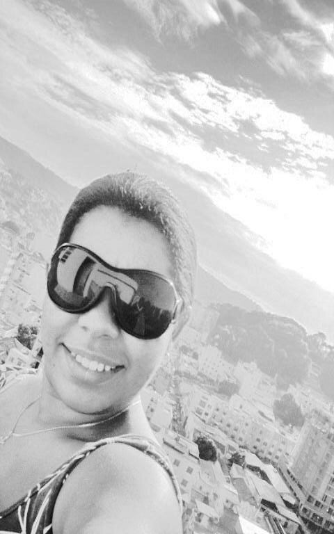 Não vou ficar aqui me dando adjetivos. Mas sou bem legal! Rs. Amo Praia, Natureza, Pizza, Viajar, Acampar e O Rappa. Não necessariamente nessa mesma ordem!
