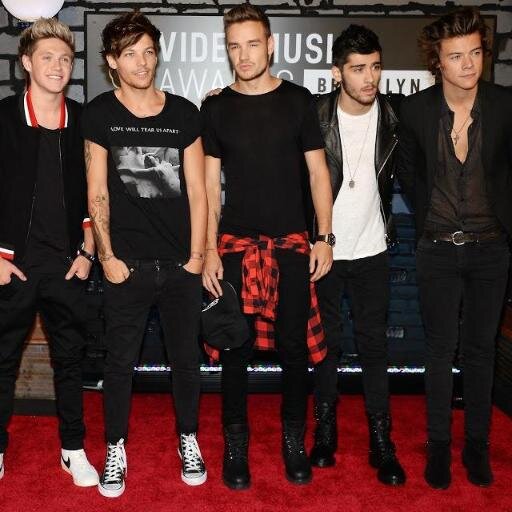 hey this is a greek 1D team!
we love so much these 5 boys..xx
@Real_Liam_Payne @Harry_Styles @NiallOfficial @zaynmalik @Louis_Tomlinson
follow our team..xx