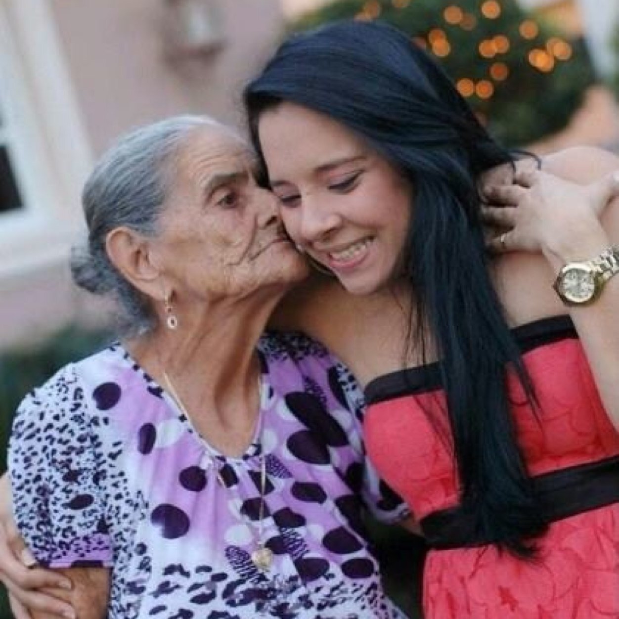 AuryEMolina's profile picture. Soy normal. Amo mis Padres Piyoyo y Bertha. SIGUEME  @latablitanet  @copypei . RIP Gaby y Tomy