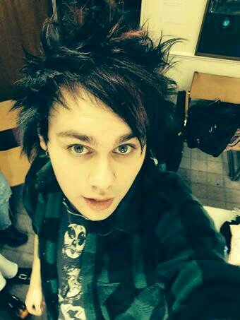 A Australian living here in the Philippines #5SOStoPH come on boys