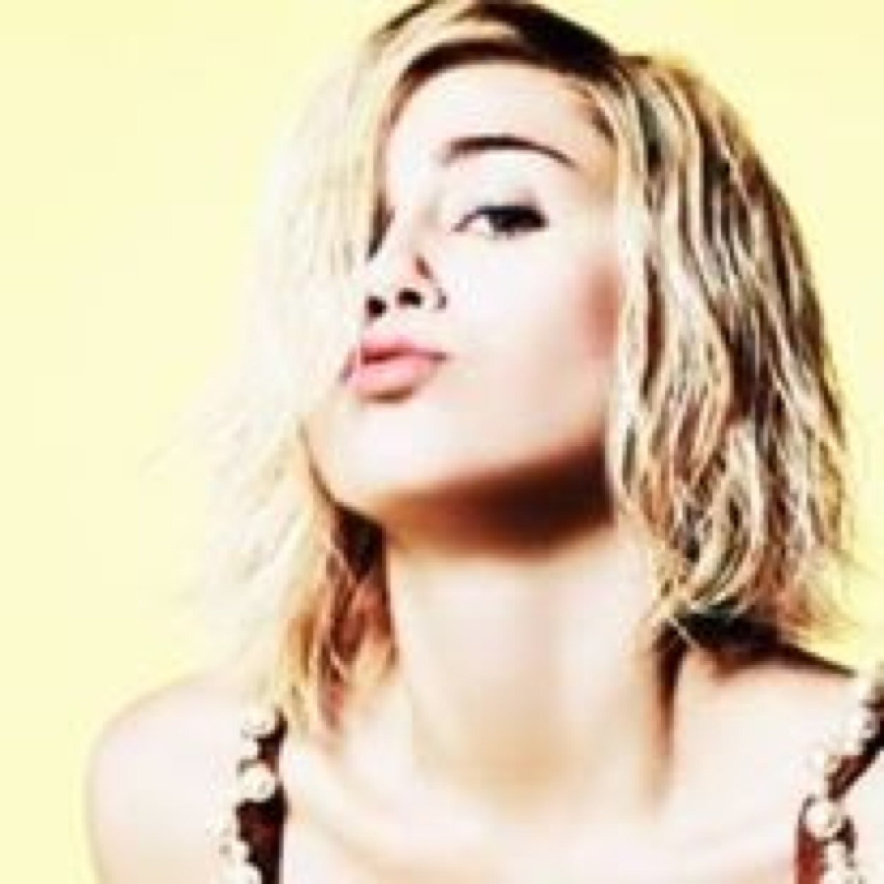 fãn da puta maconheira, cu de frango má influencia, ex hannah montana